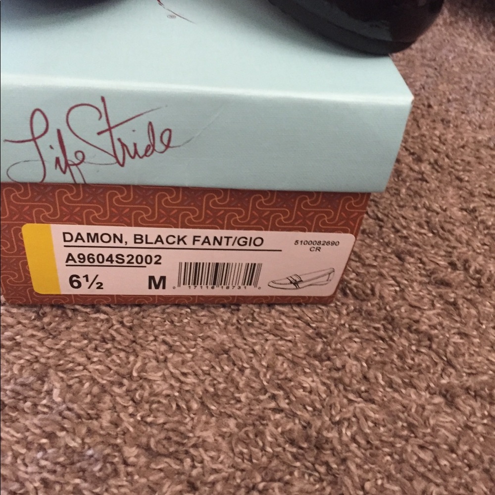 Shoes - Picture 4 of 5